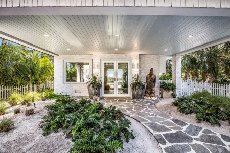 Spoil Yourself! Gulf Front, Heated Pool, Hot Tub. Front Row for Sunsets-Perfect!