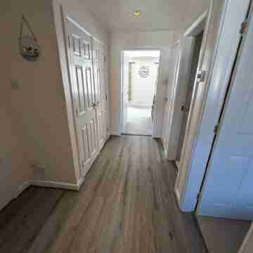 Large 1 bed flat with parking, central Broughty Ferry Others