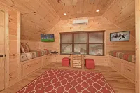A Barrel of Fun- Riverfront Cabin with Hot Tub, No Steep Roads, Fishing Nearby