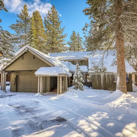 Luxury home on Donner golf course