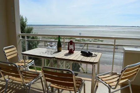 T3 apartment with neat decoration, with unobstructed view of the bay