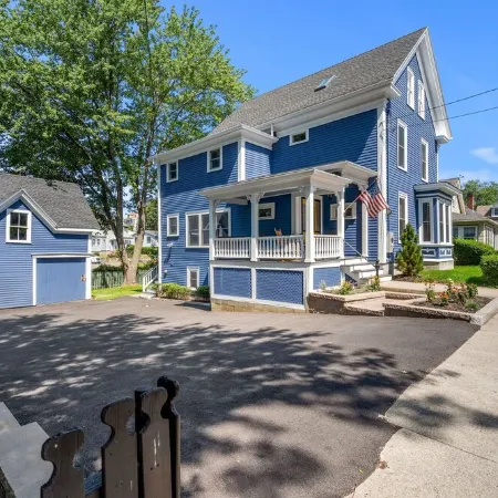 Newly Renovated Luxury 5Br Home + Office, Walk to Beach & Town