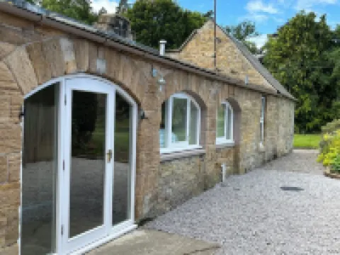 Fantastic Traditional yet Up-to-date Spacious Cottage Very Close to Edinburgh Hotels in Pathhead