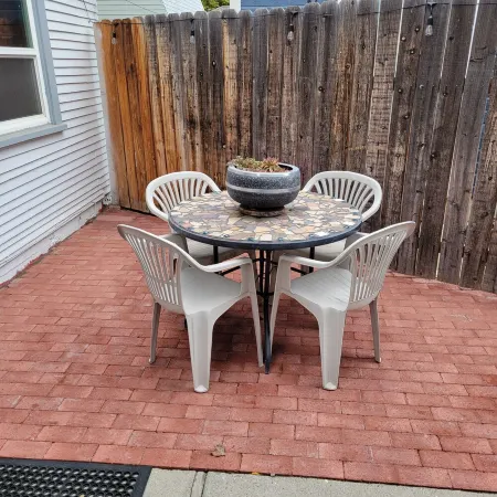 3rd Street Stop-cottage house,walking distance to middle of town and activities