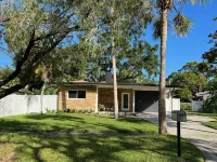 FABULOUS chic Indian Beach / Sapphire Shores house! Hotels near The John and Mable Ringling Museum of Art