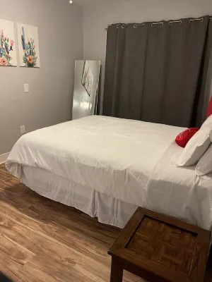 2bed 1bath close to downtown LB, LA and OC. Hotels near Long Beach