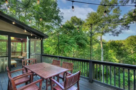 Rainbow's End Mountain Lake House