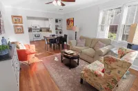 Green Door...:Renovated Cozy Cottage Centrally Located