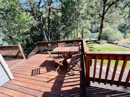 Riverfront Stunning Open Concept 3bdrm near outdoor activities