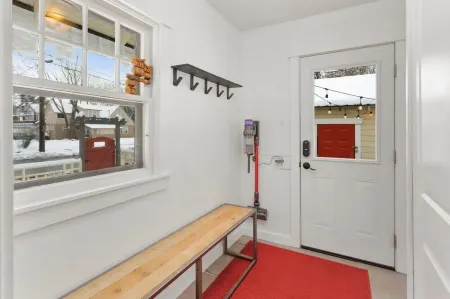 Third & Lake - Downtown Sandpoint Отели рядом с достопримечательностью «Вар Мемориал Филд»