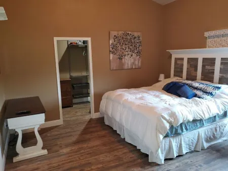 Lakefront Property with Water Toys, Lake Lewisville. Отели в г. Литл-Элм