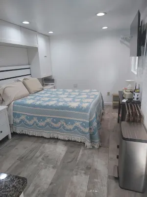 Private Apt with backyard