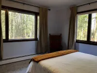 Creek side retreat and breathtaking views! Moments from hunting and fishing! Hotels in Conneaut