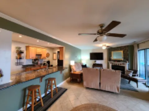 Waterfront Wonder - Steps to the Lake  - Ground Floor!