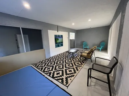 Private heated pool & spa home. Close to beach!