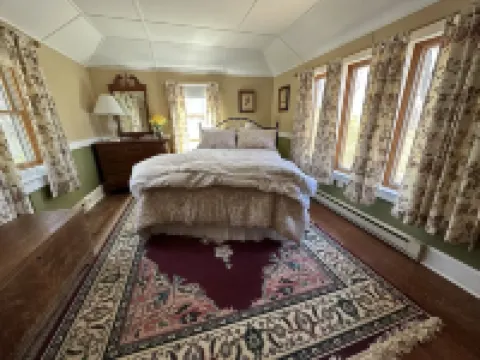 Beautifully Restored Log Cabin in Bluemont, VA