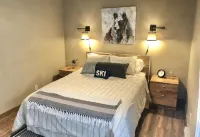 Little Mammoth Condo - Bike or 5 min walk to ski lifts!