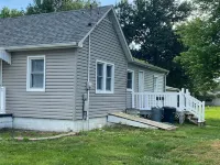 Chestnut House; Litchfield, IL;  Pets Welcome
