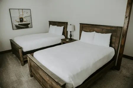 NEW 4 Bedroom Lakefront Villa @ Lake Darling Resort