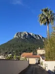 LARGE ATYPICAL VILLA WITH PRIVATE POOL IN A QUIET LOCATION