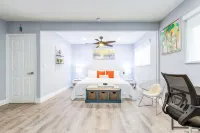 Casa Tropicana- Heated Pool, Game Room & Mins from Beach