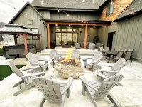 Luxury Home! Hot Tub, SportCourt, Putting Green, & BunkRoom for kids!