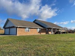 Country Charm! Billiards and Ping Pong Table & Sunroom, Spacious & Sleeps 14!