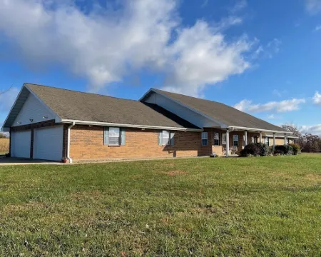 Country Charm! Billiards and Ping Pong Table & Sunroom, Spacious & Sleeps 14! 賴特縣酒店