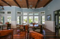 Across the street from Cape Haze Marina-Less than 10 min to World Class beaches!