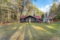 Pet/family friendly cabin w/ lake access  < 2 miles from Camp of the Woods
