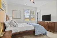 Lake Oconee Getaway.  Spacious family & pet-friendly retreat in gated community