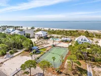 New High End Build/Furnishings! Max 12 Guests - Gated Community Includes Pool