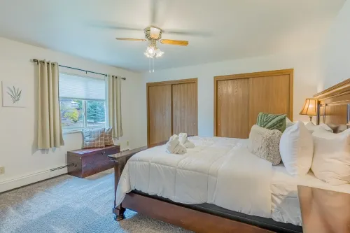 Cozy modern 2BR w/ workspace near Main St