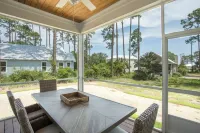 Peaceful Coastal Retreat! Pool and Beach, Book Now and Bring Your Boat!