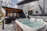 3-Br Luxury Home with Hot Tub & Arcade Games