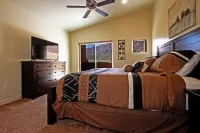 Beautiful Townhome adjacent to the Pool and Hotub