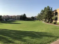 Relaxing 2 bedroom Condo w/ heated pool, spa & gym