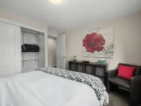 Luxury 8 beds Villa with Private Heated Pool & Resort Amenities Hotels in Edmonds