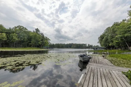 Minocqua Chain! Walk to the Bearskin Trail! Fall Dates Available!