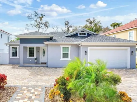 Modern Luxury Retreat - 10PPL Отели в г. Лейк-Магдалин