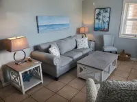 Isle Of Palms Condo, Steps Form The Ocean, Beach, Bars And Restaurants.