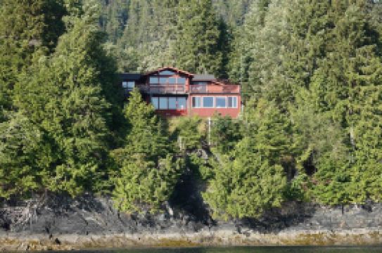 Paradise Cove - A Mid-Century Modern Waterfront Retreat