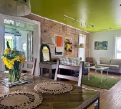 Cute & Artsy condo 1mi from Beulah, 7mi from Frankfort & 15mi from Crystal Mtn.