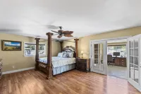 Spacious Desert Getaway! 5BR w/ Casita, Endless Yard/Patio, EV, Pool, Game Room Hotels in der Nähe von Nevada State College