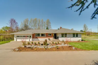Remodeled cozy farmhouse on a 100 acre hazelnut orchard!