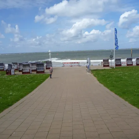 Cozy Vacation Apartment Kaiserhof 002, Directly on the Beach