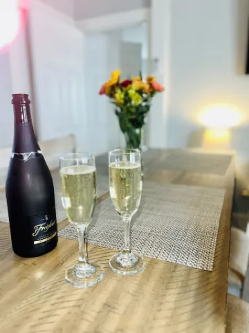 Ocean Breeze -Dog Friendly Cottage Steps 2 Beach Sleeps 6 - 100 Yards to Beach!