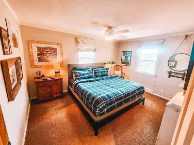 Gorgeous Home by The Broadmoor Hotel & Cheyenne Mtn Zoo! Hotels near Cheyenne Mountain Zoo