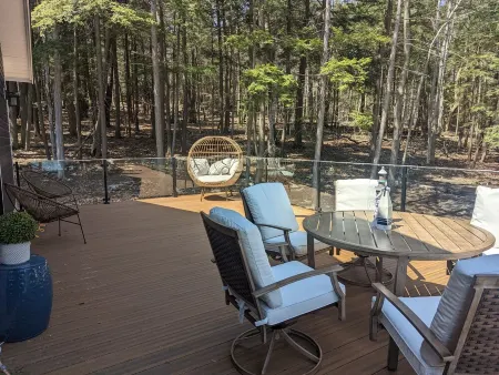 A Little Slice of Glen Lake "Heaven" Отели в г. Глен Арбор Тауншип