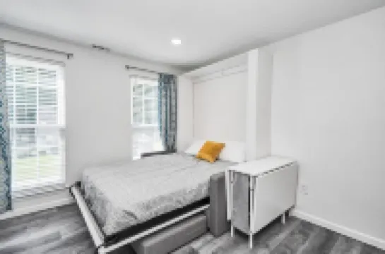 Guesthouse in ideal location with private entrance